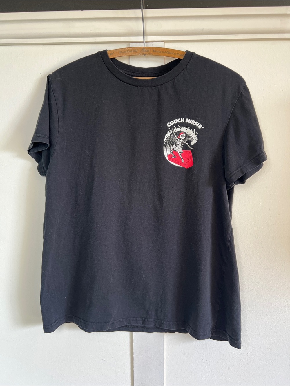 Couch Surfin' Skeleton Black Graphic Tee - Men's Short Sleeve Tshirt